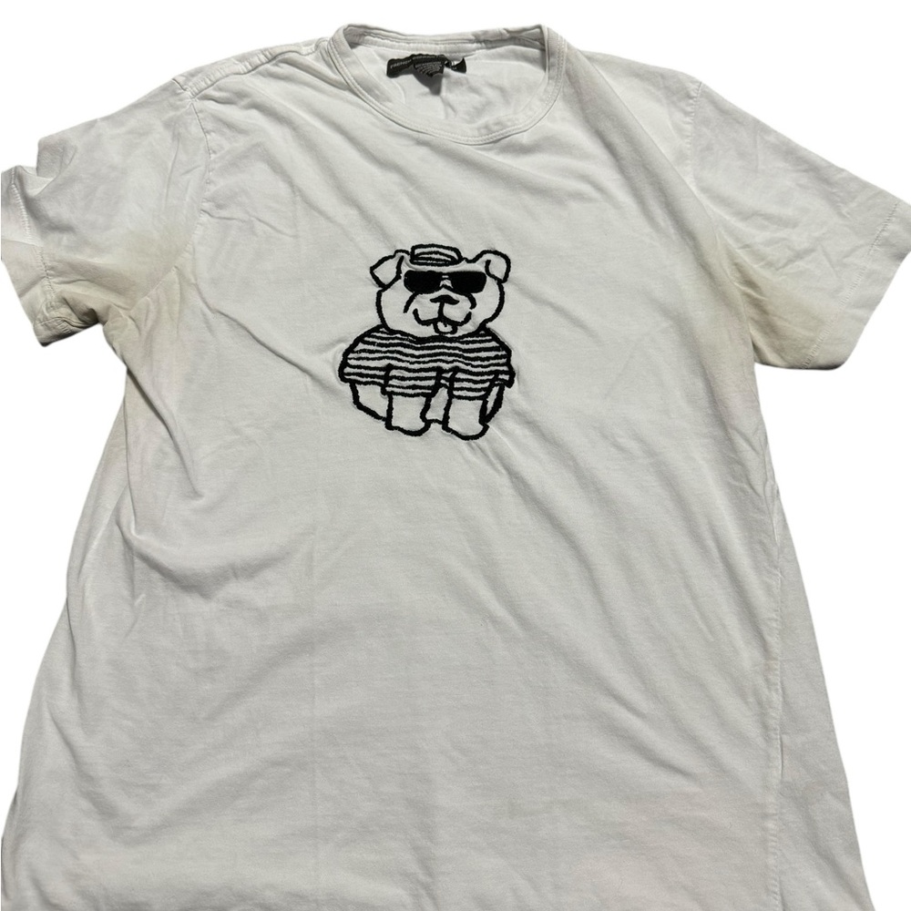 French Connection white tee w/black embroidered bulldog. Size M. Worn.